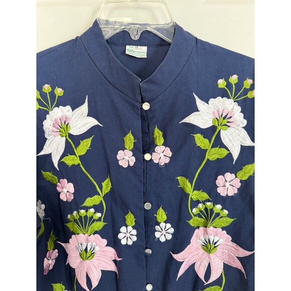 Caro of Honolulu Vintage 70s Floral embroidered Blue Button Down Blouse Size 12 - Picture 2 of 9